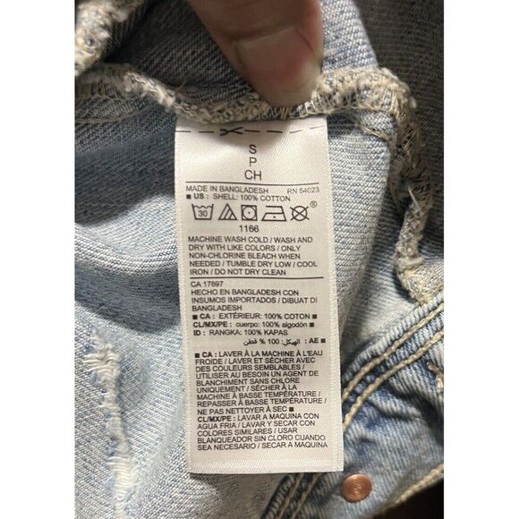 Old Navy Women’s Destructed Denim Jacket Size Small Medium Worn - Picture 4 of 5